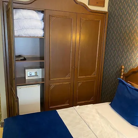 Bueyuek Levent Отель